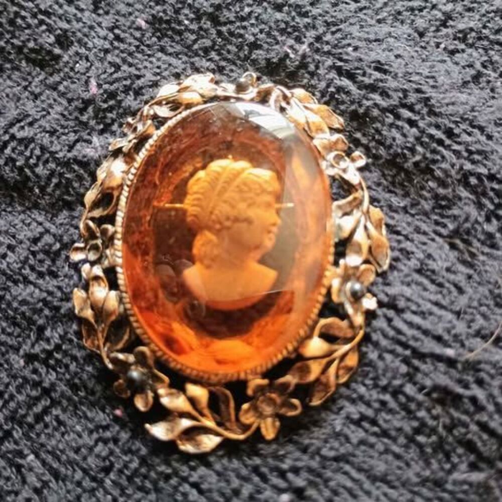 Vintage Amber Glass Intaglio Cameo Brooch Pendant